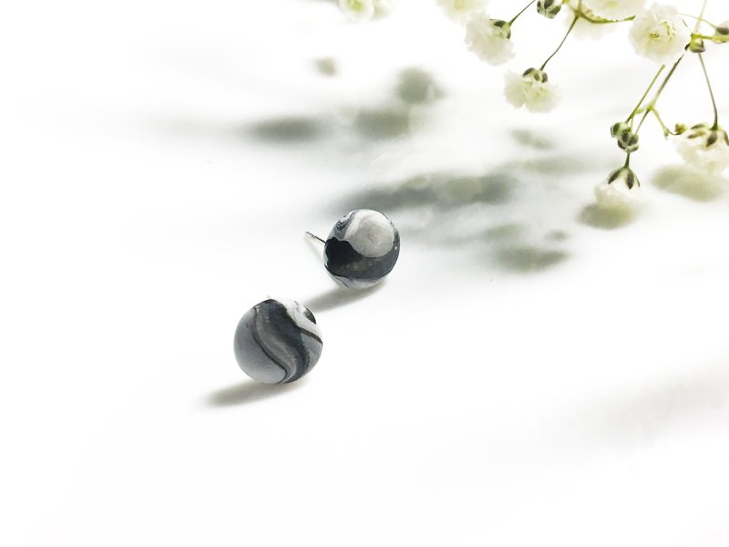 黑白雲石紋耳針  - 耳環/耳夾 - 陶 黑色