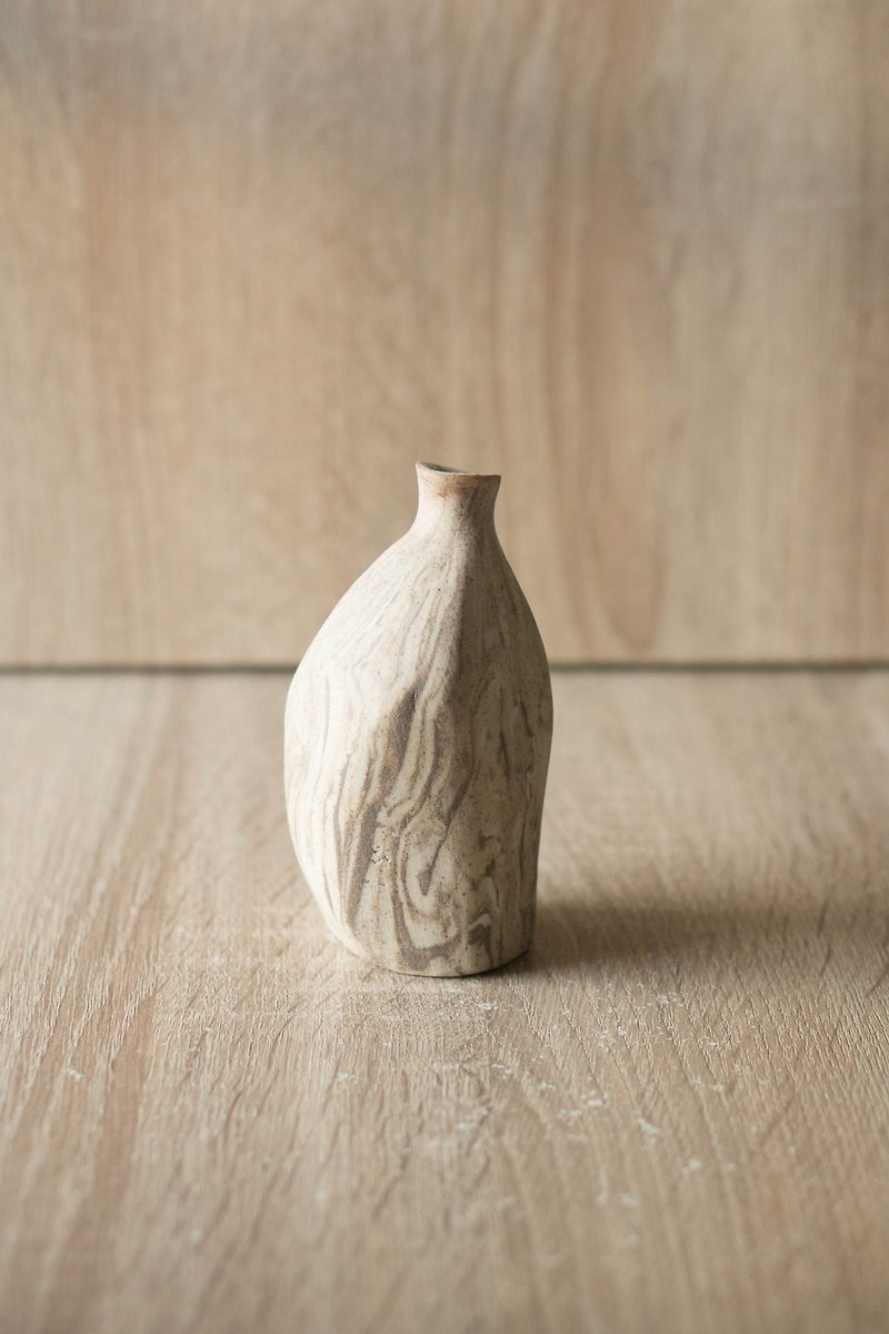 Stone pattern bud vase