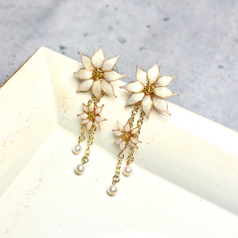 Ivory Poinsettia 2-way Earrings Champagne Gold Pearl Winter Gift (聖誕紅耳環) - Earrings & Clip-ons - Resin Gold