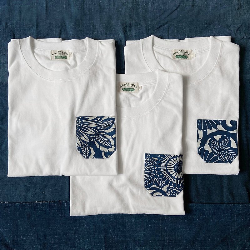 Major Folk│Type Paste Indigo Printing Pocket Stitching Cotton Short Sleeve TEE Couple - เสื้อยืดผู้ชาย - ผ้าฝ้าย/ผ้าลินิน ขาว
