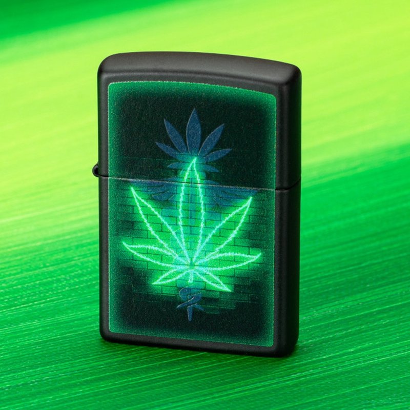 【ZIPPO官方旗艦店】葉間光芒大麻葉防風打火機 46266 - 其他 - 銅/黃銅 多色