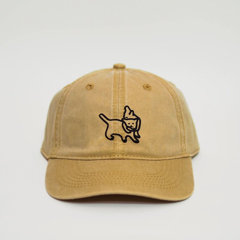 小さなコーヒーパフ猫抱擁猫-ターメリック古い帽子 - 帽子 - コットン・麻 イエロー