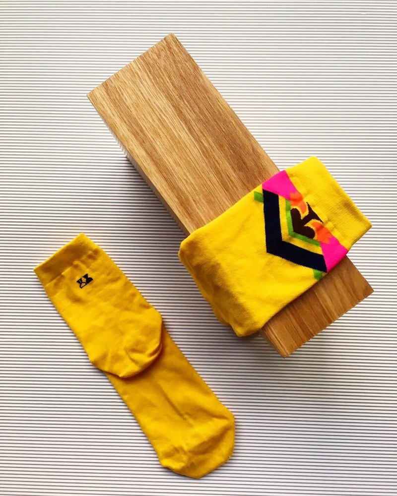 NEW! #TRIANGLEHAWK in asymmetrical woven-cotton socks - 襪子 - 棉．麻 黃色
