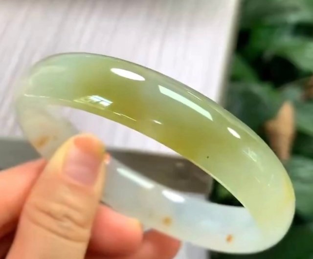 ヒスイ翡翠バングル (アイスジェイド 天然翡翠ブレスレット ヒスイ翡翠バングル (アイスジェイド 天然翡翠ブレスレット
