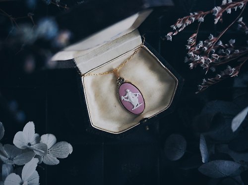 荏苒 - Vintage Jewelry 古董珠寶飾品 Wedgwood 粉紅女神浮雕玉石墜飾