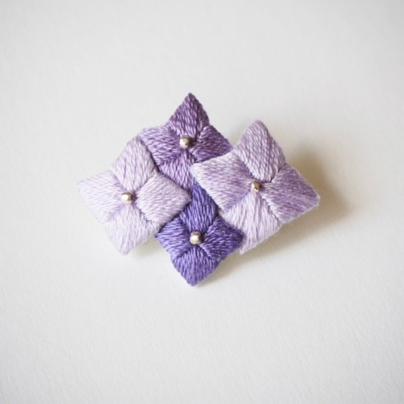 紫陽花　刺繍ブローチ　入学・入園式フォーマルにも - 胸針 - 繡線 紫色