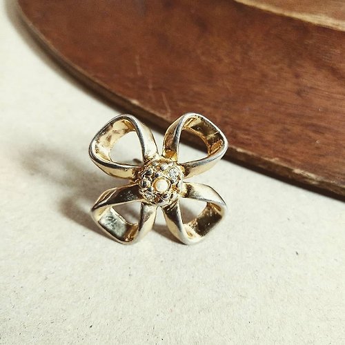 Mini Amer. 【換季特賣】美國古董飾品 復古金色緞帶花造型 夾式耳環/單支