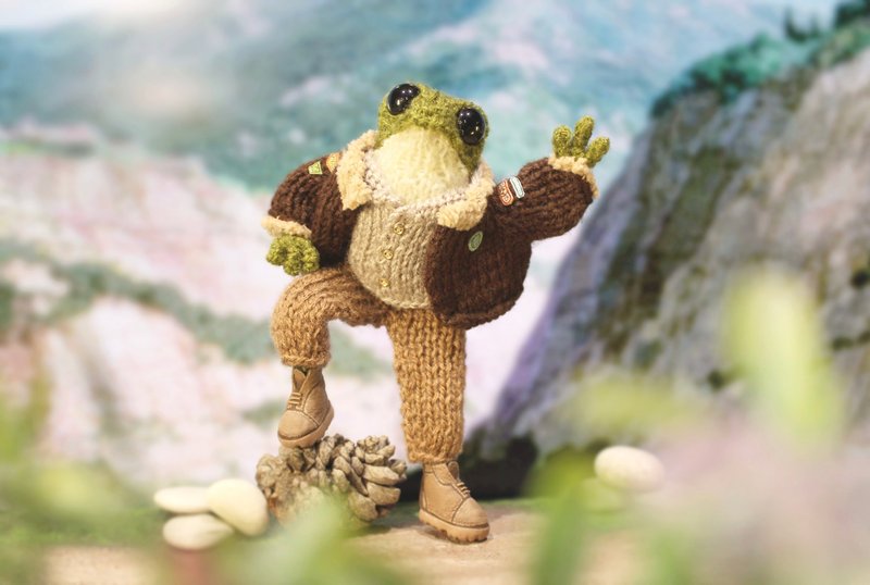 Knitted frog collectible with handmade gift art doll - Stuffed Dolls & Figurines - Acrylic Green