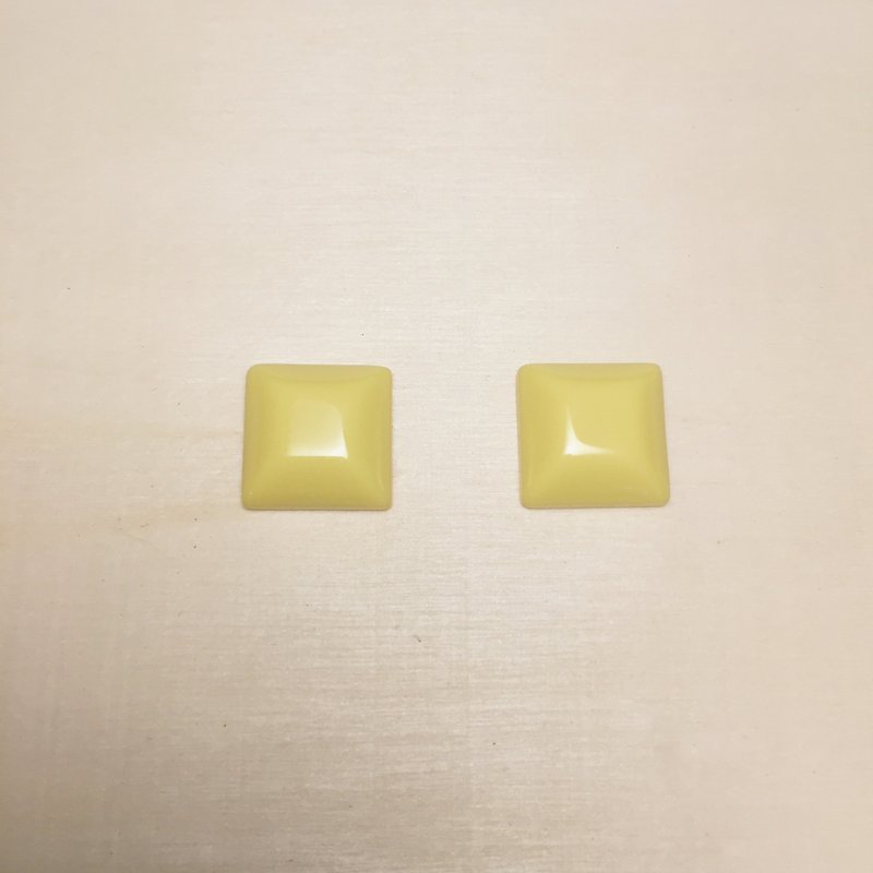 Vintage goose yellow square diamond earrings Clip-On - ต่างหู - เรซิน สีเหลือง