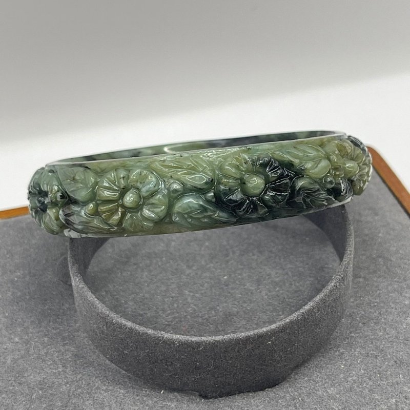 Burmese Jade Bracelet Carved Wealth-Related Vines Yellowish Green and Dark Green - 手鍊/手環 - 玉石 綠色