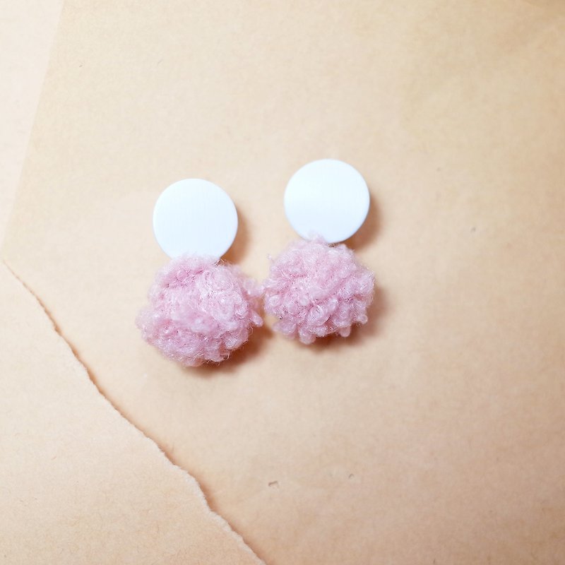 Ball soft mist clouds - cotton powdered sugar drape ear earring (one pair) [925] [Silver needles can be changed Clip-On]