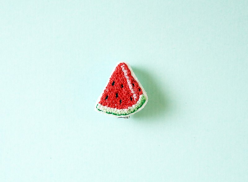 迷你手工刺繡胸針/別針    一片紅西瓜 a piece of watermelon     handmade embroidery pin - 胸針/心口針 - 繡線 多色
