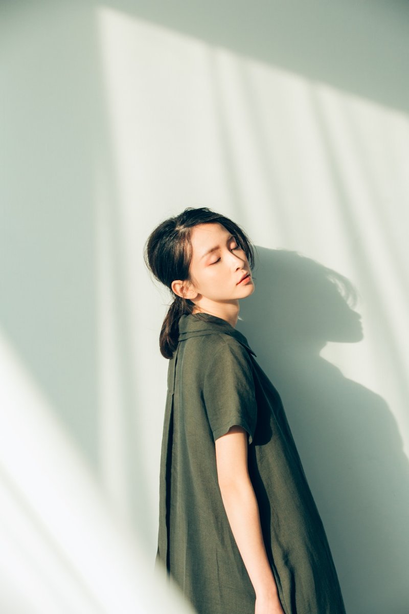 純苧麻短袖雙層領洋裝沈辣的綠DARK OLIVE GREEN DRESS - 洋裝/連身裙 - 棉．麻 黑色