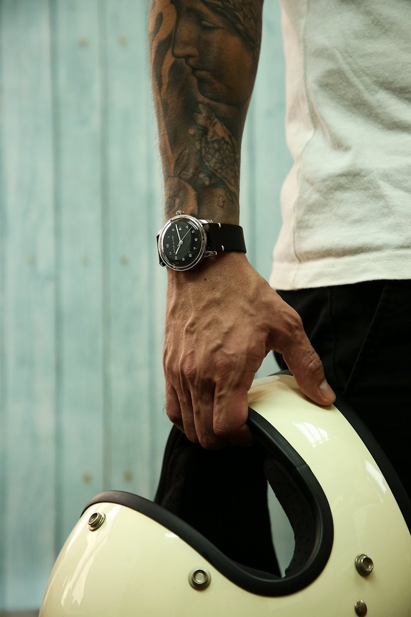 Modern unisex mechanical watch w/ vegan tanned leather - Black