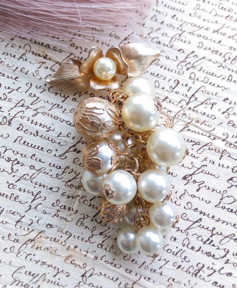 Vintage Jewelry 西洋古董飾品 立體花卉 串珠花 別針 - 徽章/別針 - 其他金屬 金色