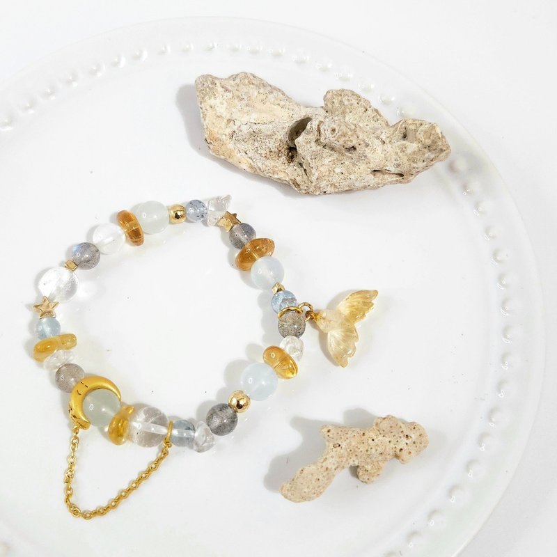 Moonlight Mermaid Legend is a crystal that attracts wealth and helps performance/Labradorite/Citrine/Moon White Crystal - สร้อยข้อมือ - คริสตัล หลากหลายสี