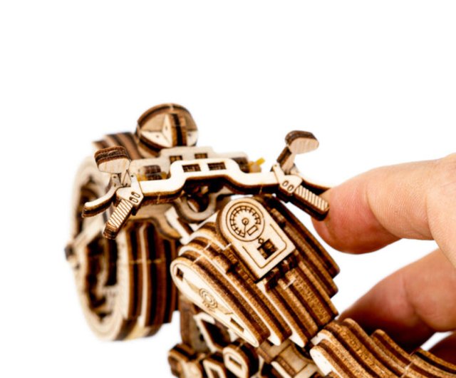 彼氏にこっそり用意した手作りプレゼント「WOODEN CITY Cruiser V-Twin