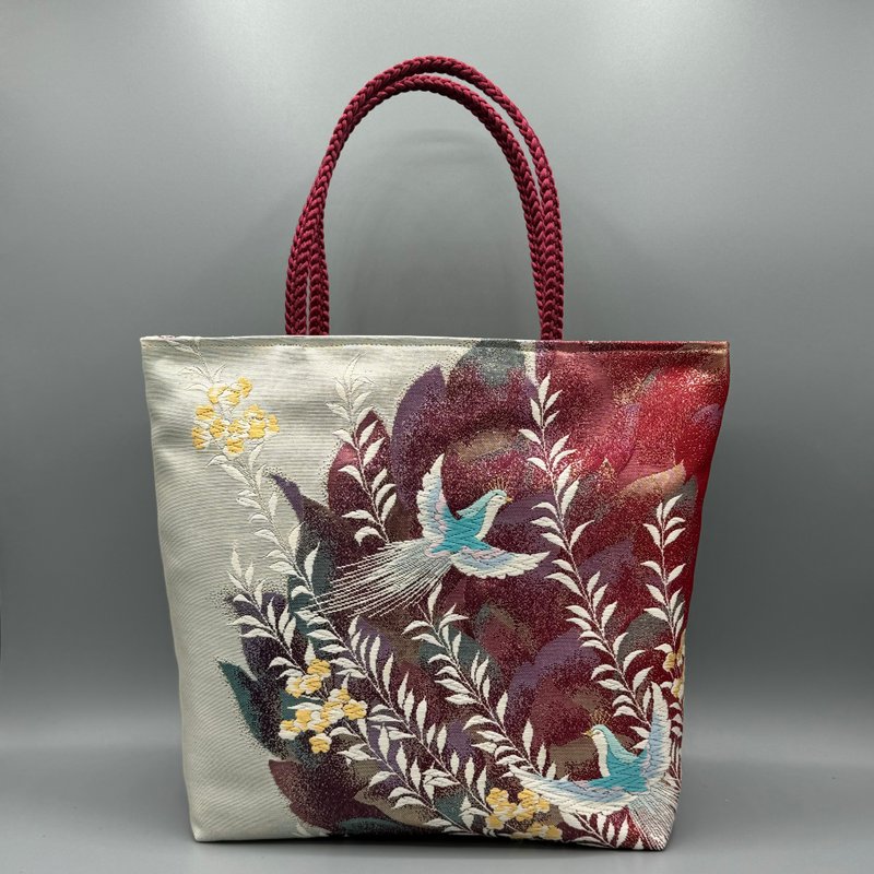 Kimono Obijime Remake Tote bag - กระเป๋าถือ - ผ้าไหม สีเงิน