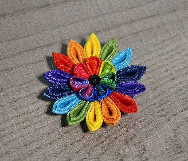 Rainbow Flower brooch lgbt pin lapel pins Kanzashi fabric Flower brooches - เข็มกลัด - วัสดุอื่นๆ หลากหลายสี