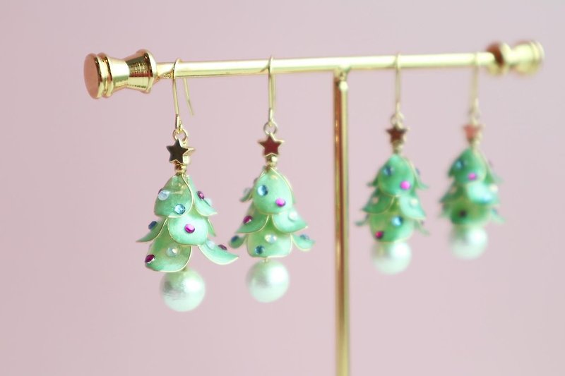 Christmas limited / Juniper earrings - Earrings & Clip-ons - Resin 