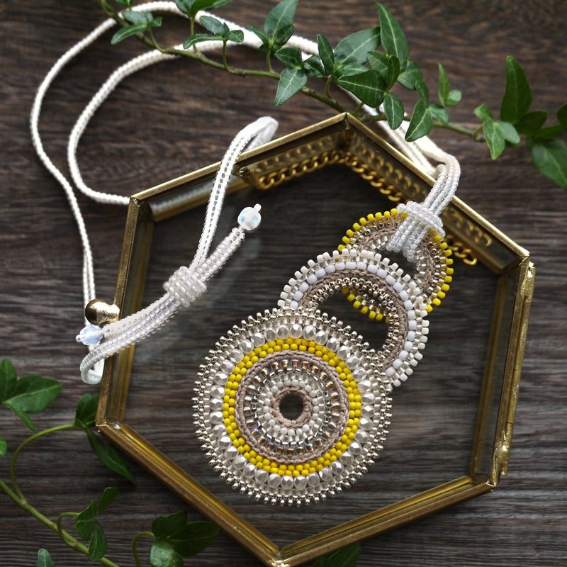 Glass Beaded Necklace, Long, Yellow, Shape imaged Three Wheels - สร้อยคอ - แก้ว สีเหลือง