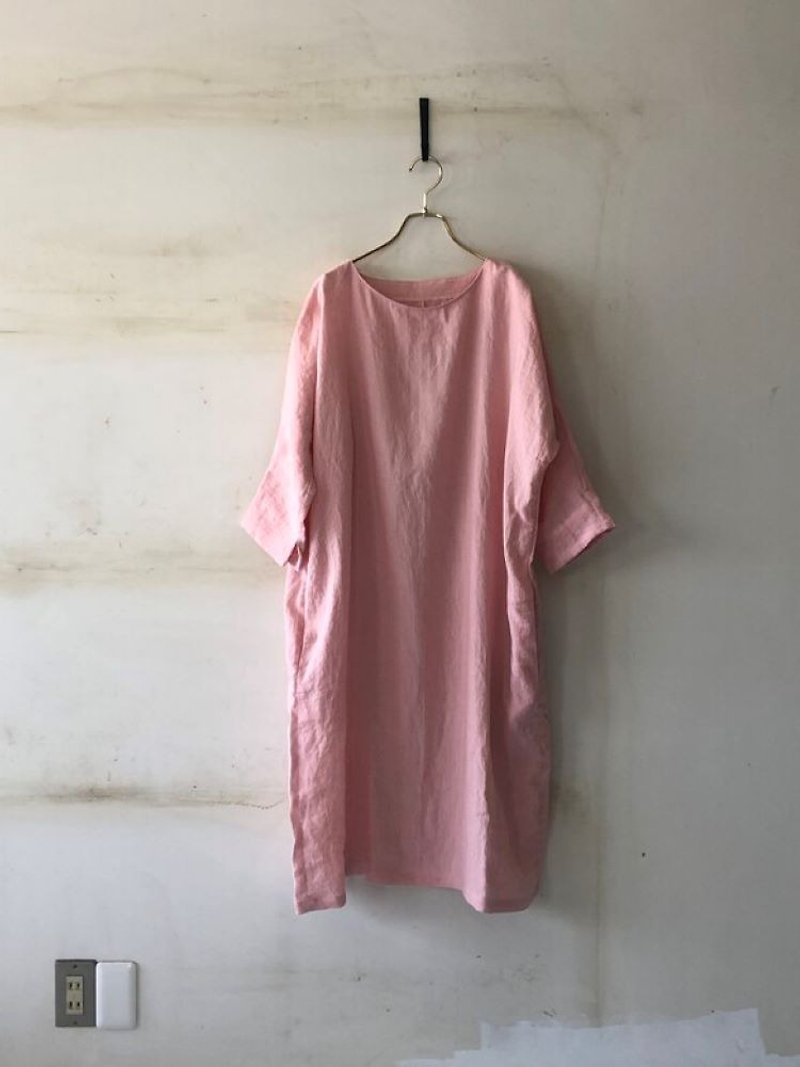 Yarn-dyed Riddleman sleeve dress lithuanian linen Sakura pink - ชุดเดรส - ผ้าฝ้าย/ผ้าลินิน สึชมพู