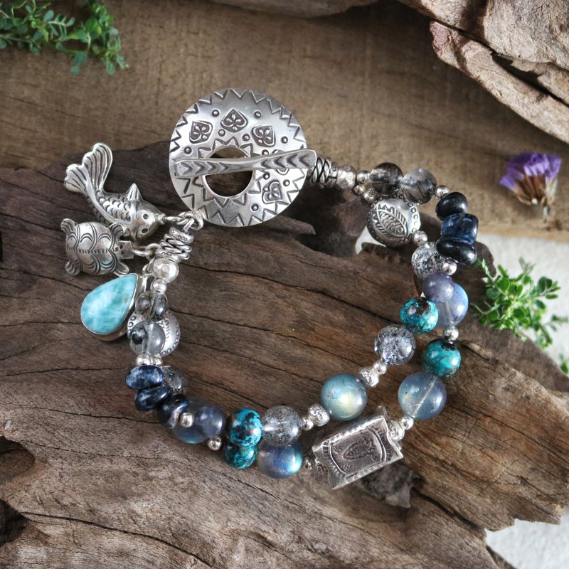 Mixed Crystal Beach Bracelet with Fish Karen Silver Beads and Larimar Charm - สร้อยข้อมือ - เงินแท้ สีน้ำเงิน