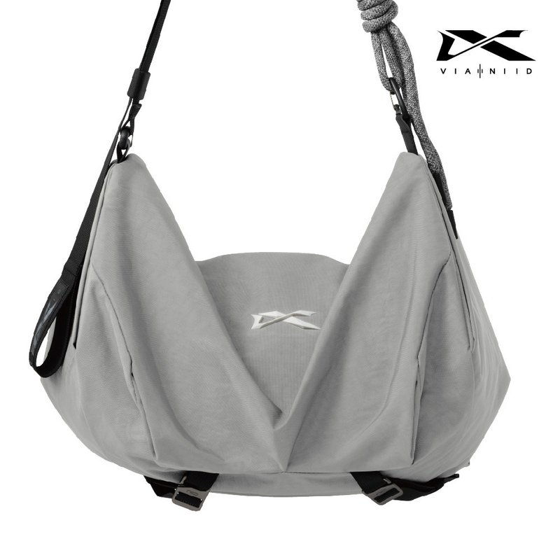 VIA Mountain Travel Series Travel Gym Bag (L) / (M) - Volcanic Ash - กระเป๋าแมสเซนเจอร์ - เส้นใยสังเคราะห์ สีเทา