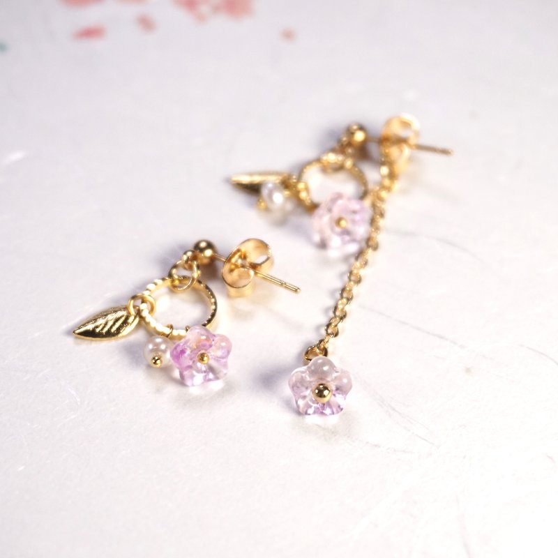 A Handmade Lilac Czech Flower Beads with Small Pearl Asymmetrical Dangle Earrings/ Clip-On - Earrings & Clip-ons - Other Metals Purple