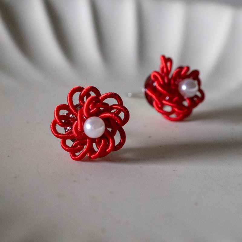 【Veverka】Flower Volume NO.04-water-drawn earrings woven with water-drawn fine flowers - ต่างหู - กระดาษ สีแดง