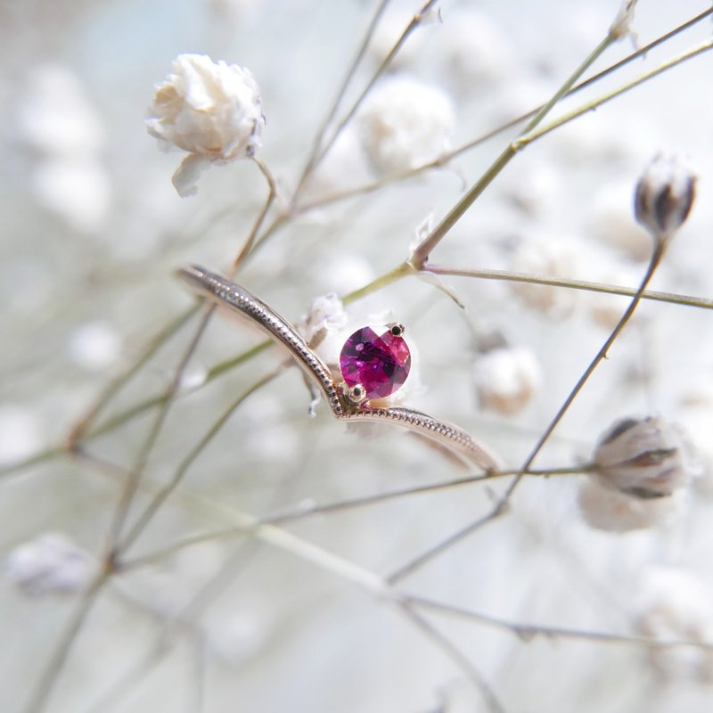 18k Solid Gold Ruby Ring, Stacking ring,  Millegrain details, July birthstone - แหวนทั่วไป - เครื่องประดับ สีทอง