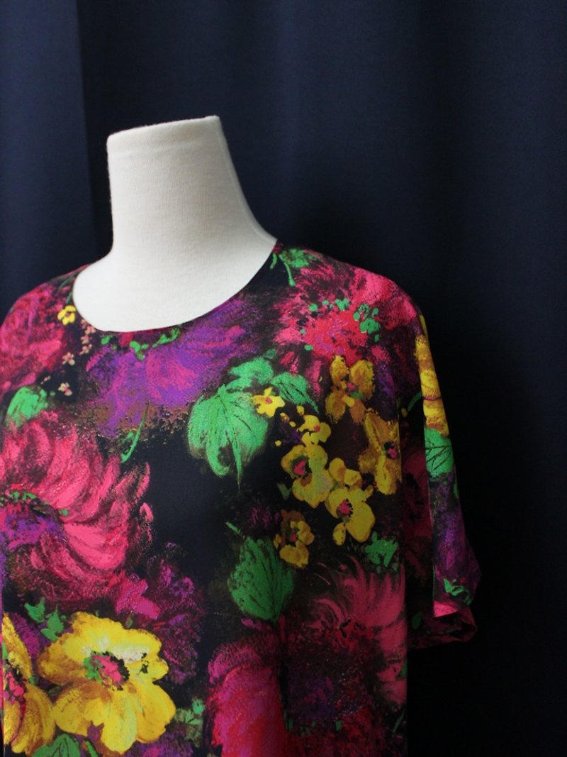 【RE0511T011】 Japanese-made dark color painting short-sleeved ancient shirt - Women's Shirts - Polyester Purple