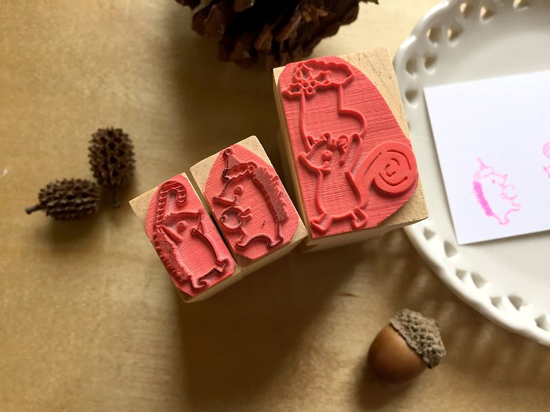 Zoe&#39;s Forest Christmas Forest Seal Set Squirrel / Hedgehog Rubber Stamp Christmas exchange gifts