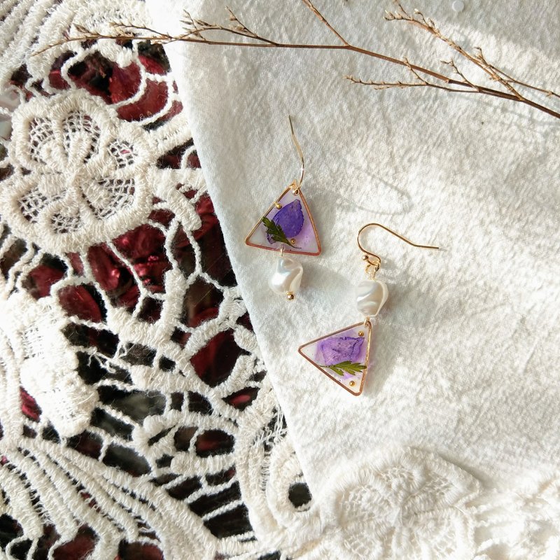 間違った裏地のパールパープルの不滅の花のシダのイヤリングは変更することができます - ピアス・イヤリング - レジン パープル