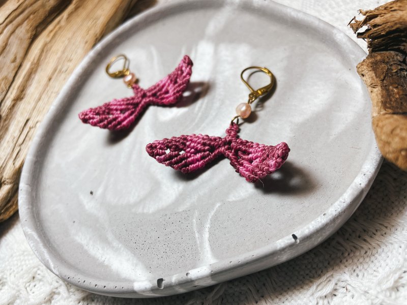 [Pearl] mermaid mermaid tail braided Bronze earrings coral pink. - Earrings & Clip-ons - Copper & Brass Pink