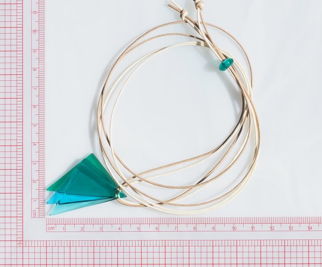 Glass feather (wing [blue green]) necklace [string color and length can be  chosen] [made to order] - Shop Happy Glass Caprice Necklaces - Pinkoi