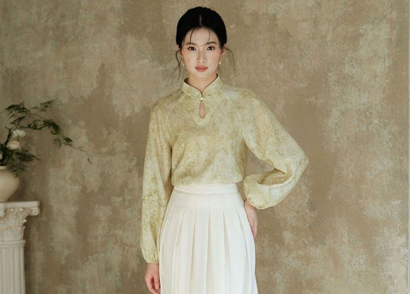 [Spring Moss Green] New Chinese Retro Chinese Style Stir-fried Color Craft Linen and Linen Shirt - เสื้อผู้หญิง - ผ้าฝ้าย/ผ้าลินิน สีเขียว