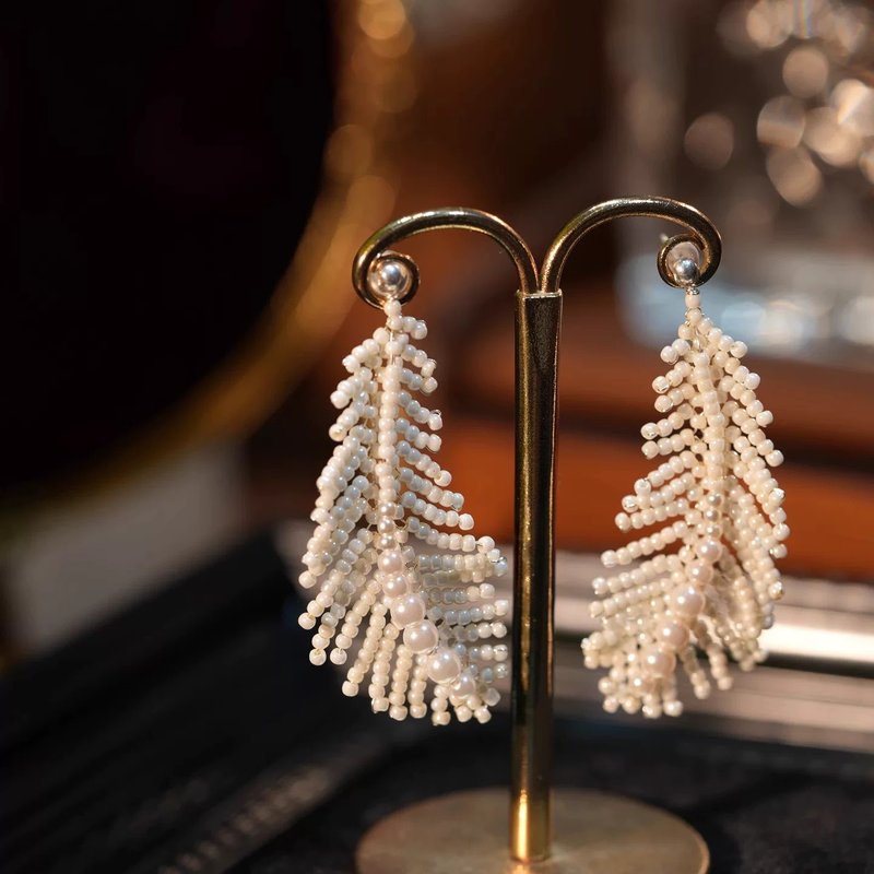 耳環 法式獨特米珠羽毛流蘇耳飾 - 耳環/耳夾 - 環保材質 白色