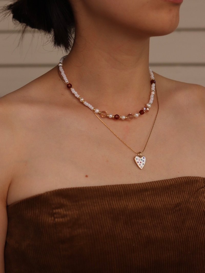 Autumn brown high-gloss crystal white bead necklace imported from Japan non-fading color bead bead necklace - Necklaces - Crystal Khaki