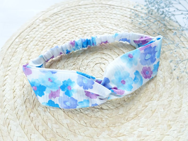 Hand made fresh flower pattern cloth made of friendship section hair band (white) - เครื่องประดับผม - ผ้าฝ้าย/ผ้าลินิน 