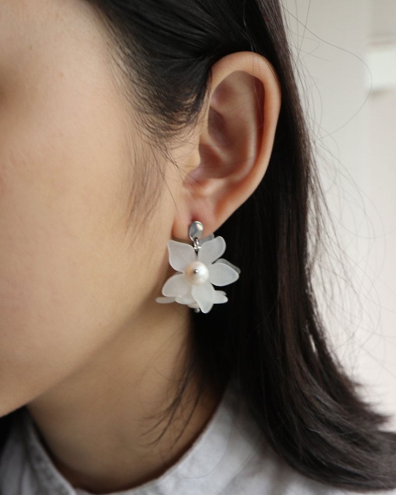 Plumeria in Pearl | Flower Earrings - Earrings & Clip-ons - Acrylic Silver
