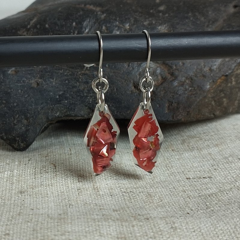 Red earrings with mother of pearl. Epoxy resin drop earrings. Elven earrings - ต่างหู - เรซิน สีแดง