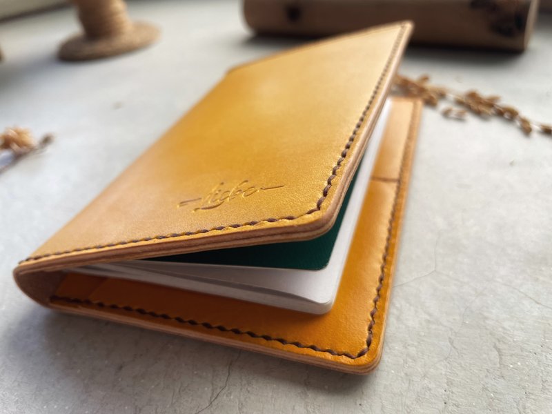 Hand-stitched vegetable tanned leather passport holder - ที่เก็บพาสปอร์ต - หนังแท้ 