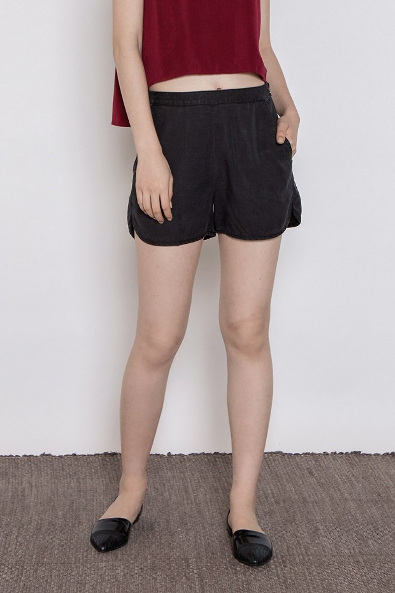 Declaration of personality cowardly hip shorts (Statement Hip Rise Denim Short) - Black cattle - Women's Pants - Other Materials 