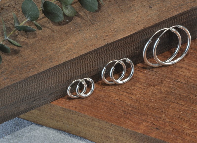 Ermao Silver[circle series─plain surface 2mm Silver tube hoop earrings] small, medium and large - ต่างหู - เงิน สีเงิน