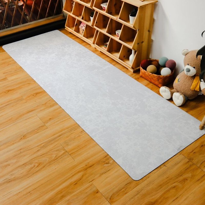 Playzu Retro Anti-Slip Walkway Carpet Floor Mat - Reflection of the Past (Light Gray) - พรมปูพื้น - วัสดุอื่นๆ สีเทา