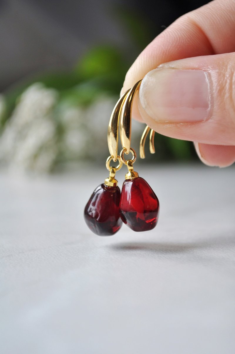Pomegranate earrings Fruit jewelry Dangle earrings Birthday gift - 耳環/耳夾/耳骨夾 - 玻璃 紅色