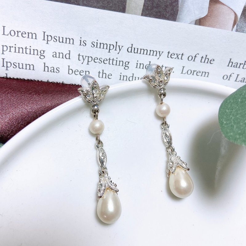 【西洋古董飾品】華麗皇室垂墜晃動珍珠感 銀白 耳環耳針 - 耳環/耳夾 - 貴金屬 銀色