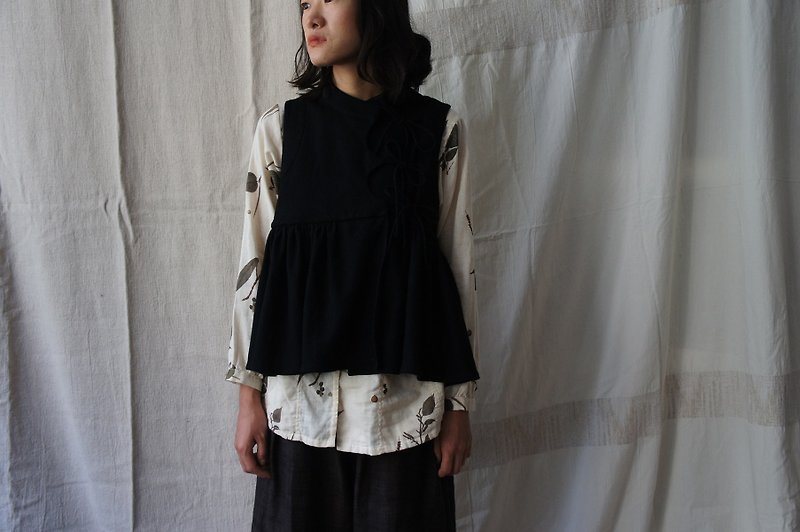 Wool tether Indian vest - เสื้อกั๊กผู้หญิง - ขนแกะ สีดำ