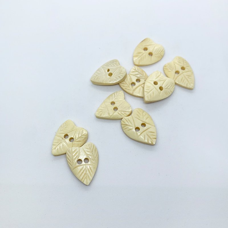 Hana Mokuba 天然手工刻製葉形牛骨鈕 (一包) - 其他 - 其他材質 